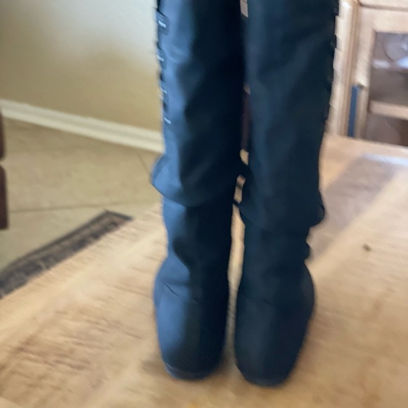 Cliffs by White Mountain Black Slouch Boots
Women’s Size 7.5 Mid-calf height - Picture 4 of 9